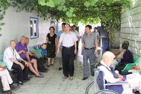 刘润璞会长带领调研组在长春市调研失能老人生活状况